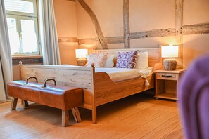 2 bedrooms, travel crib, WiFi
