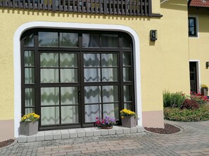 تفاصيل الفندق من الخارج