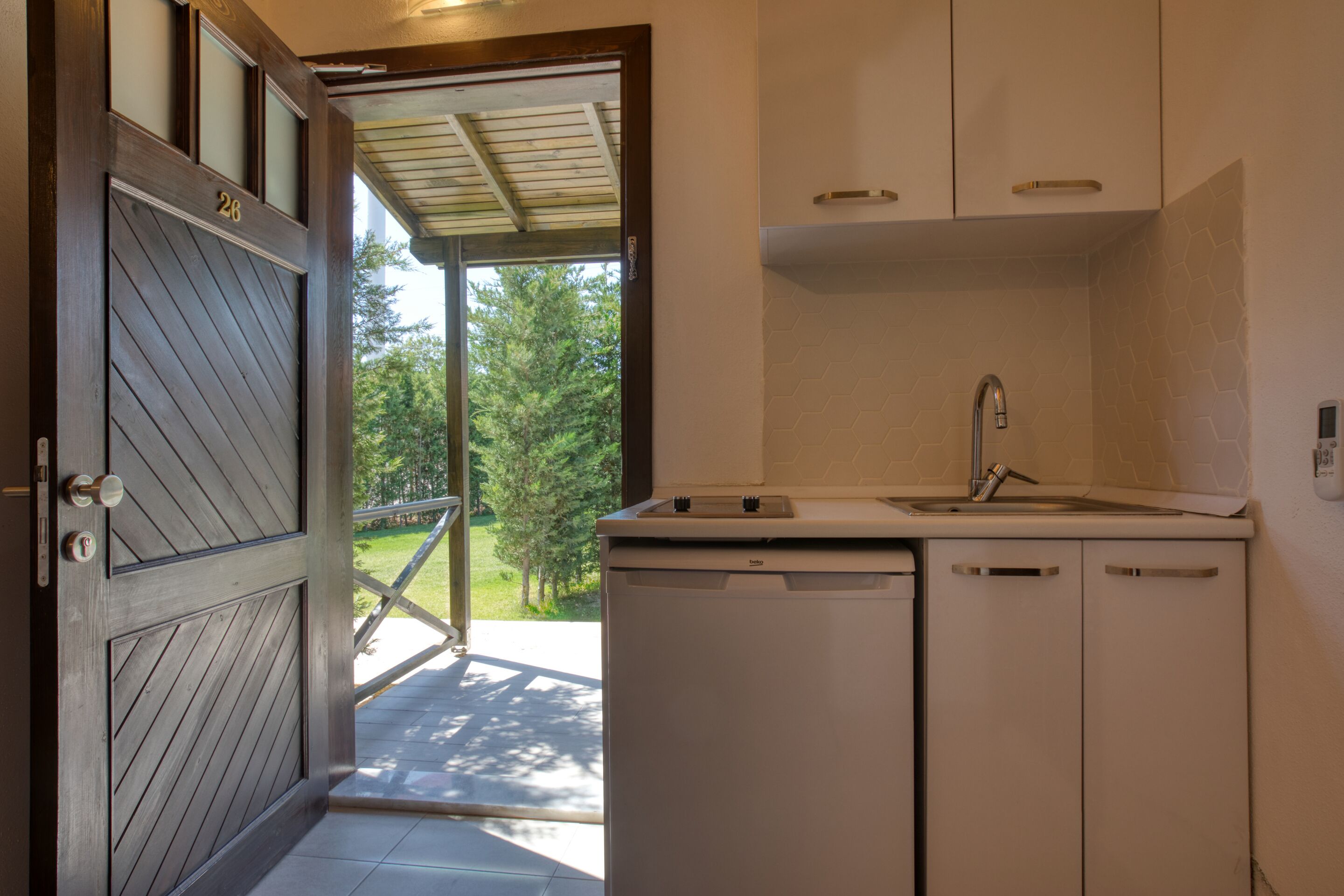 Comfort-bungalow - privat badeværelse - udsigt til have (Bungalow with Kitchen) | Privat køkken | Minikøleskab, miljøvenlige rengøringsprodukter