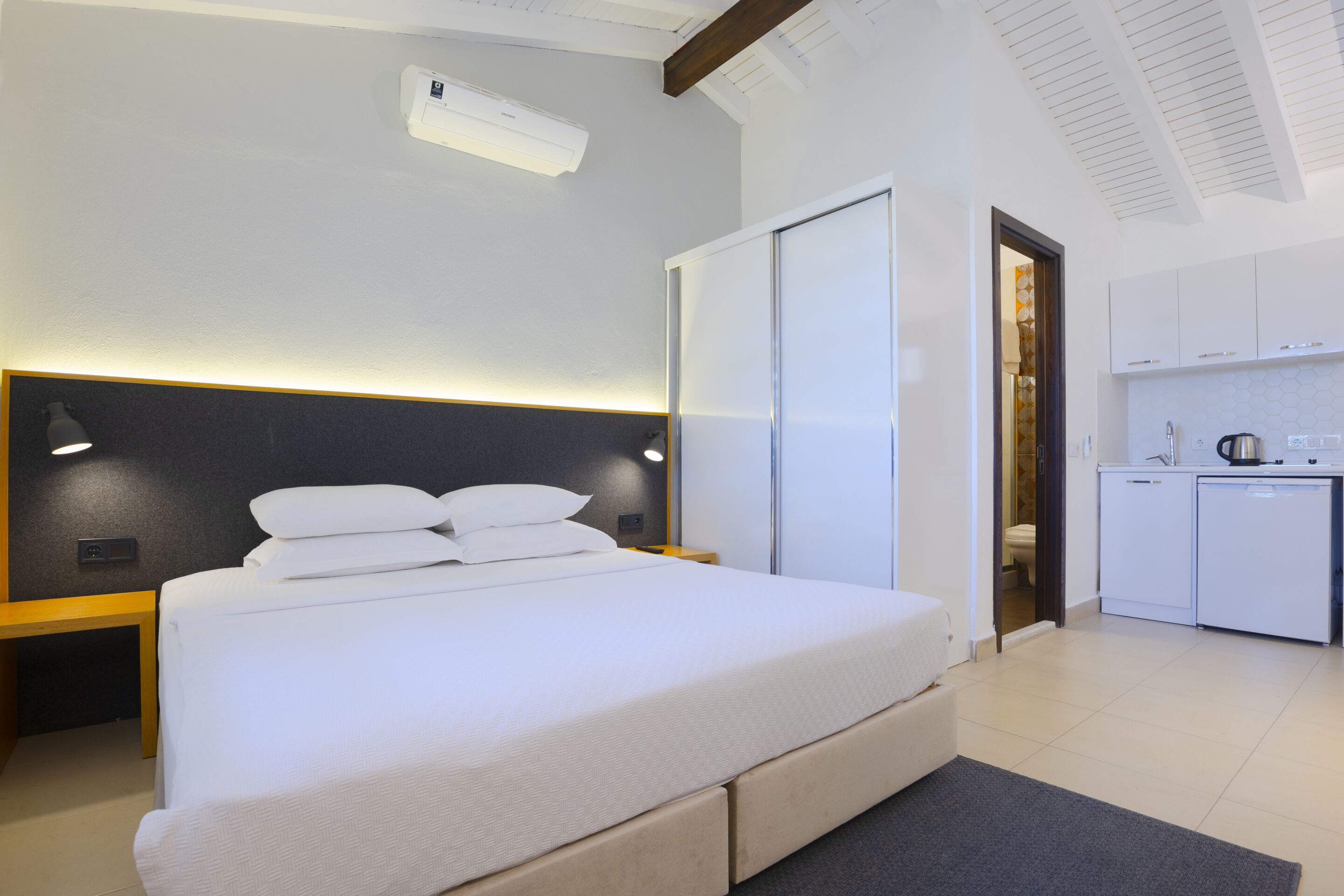 Comfort-bungalow - privat badeværelse - udsigt til have (Large Bungalow ) | Minibar, mørklægningsgardiner, lydisolering, strygejern/strygebræt