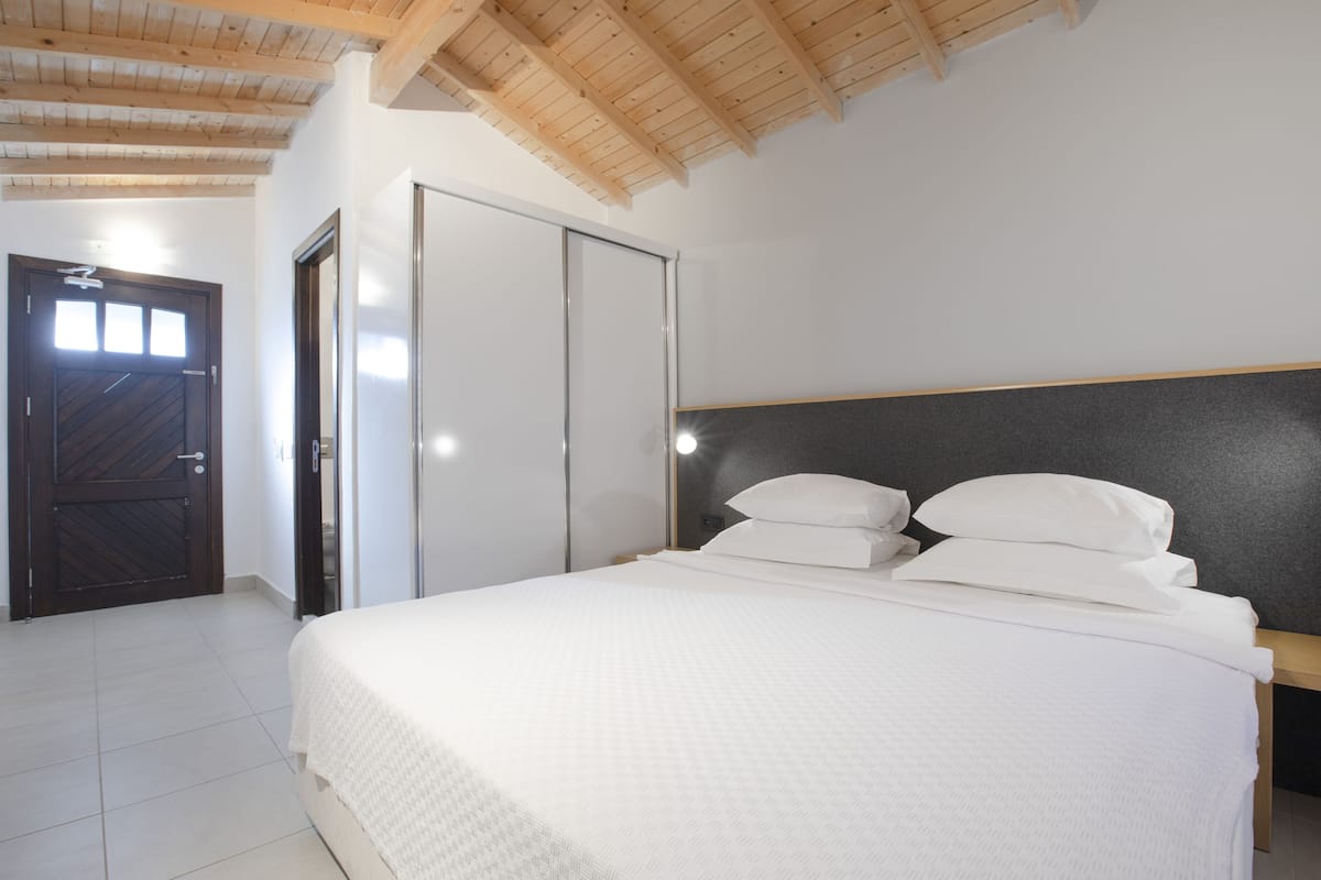 Bungalow Confort, baño privado, vistas al jardín | 1 dormitorio, minibar, cortinas opacas y sistema de insonorización