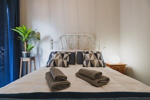 2 habitaciones, insonorización y tabla de planchar con plancha 