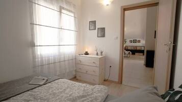 2 bedrooms, WiFi, bed sheets