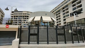 A modern building with a curved facade, a gated entrance, and a no-entry sign. - NON STRESS First Level (Alboraya)