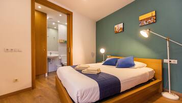 2 slaapkamers, een strijkplank/strijkijzer, reisbedje, gratis wifi