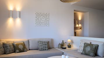 Vila, banheira de imersão, vista para o mar | Área de estar | Smart TV 52 polegadas com canais via satélite, TV