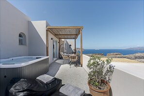 Villa, spabadekar, sjøutsikt | Balkong