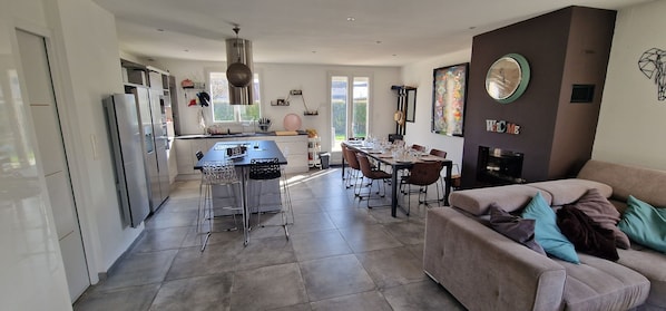 Smart TV, fireplace, video games, DVD player