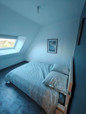 6 bedrooms, iron/ironing board, travel cot, free WiFi