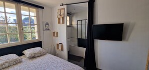 6 soverom, strykejern/-brett, reiseseng for barn og wi-fi (inkludert)