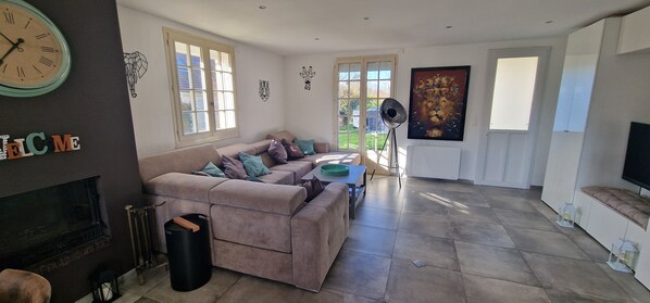 Smart TV, fireplace, video games, DVD player - House 12 persons with heated indoor pool 7min from Cabourg (Petiville)