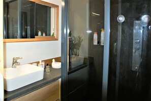 Bathtub