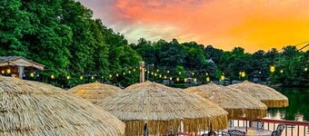 Cozy Cove- Fenced yard for your dog and calm waters to swim for the family