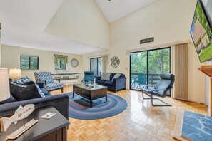 Smart-TV, Kamin, Tischfußball