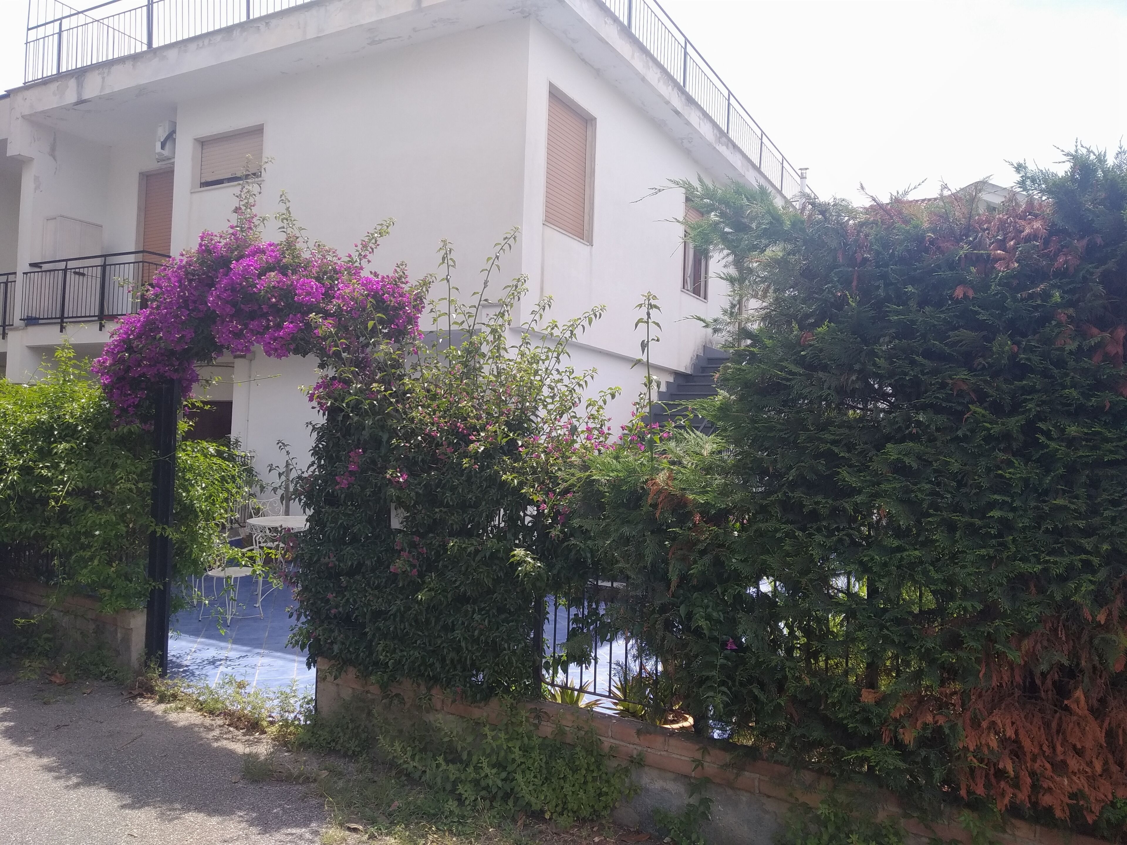 Villa close to the sea with terrace and free parking 