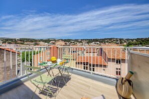 Superior Double Room | Terrace/patio - HOTEL DES CALANQUES (Cassis)