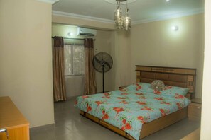 独立别墅, 多张床 | 3 多间卧室、熨斗/熨衣板、免费 WiFi、床单