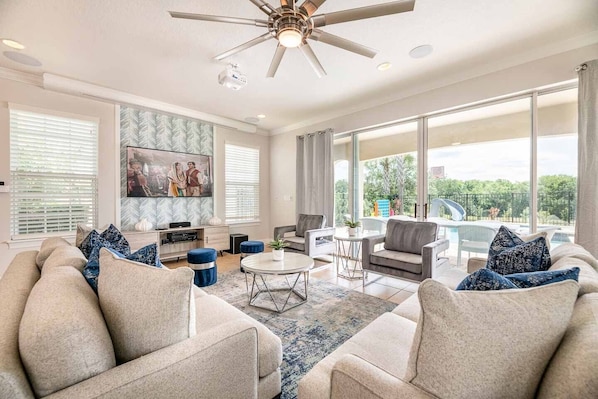 TV, video game console - Dazzling Villa with Themed Bedrooms at Reunion (Kissimmee)