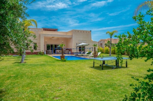 Piscina all'aperto, una piscina riscaldata