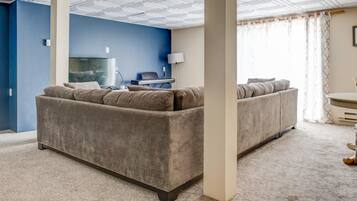 House, Multiple Beds (Robeson Retreat) | Living room