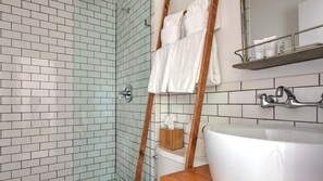 House, 2 Queen Beds (Ruschmeyers #18 - 2 Queen) | Bathroom - Ruschmeyers #18 - 2 Queen (Montauk)