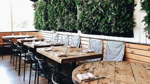 Dining - Ruschmeyers #17 - Dlx King (Montauk)