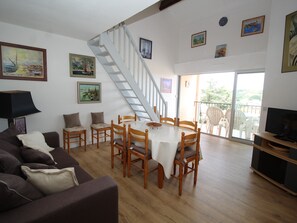 TV - T3 Apartment with Garage and Terrace in Collioure (Collioure)