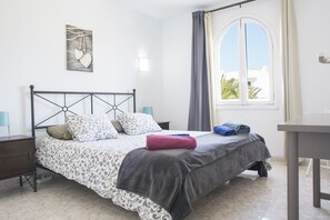2 bedrooms, travel crib, free WiFi, bed sheets - Sunny Terrace Wonderful Views Complex with2 Pools with AC (Costa Teguise)