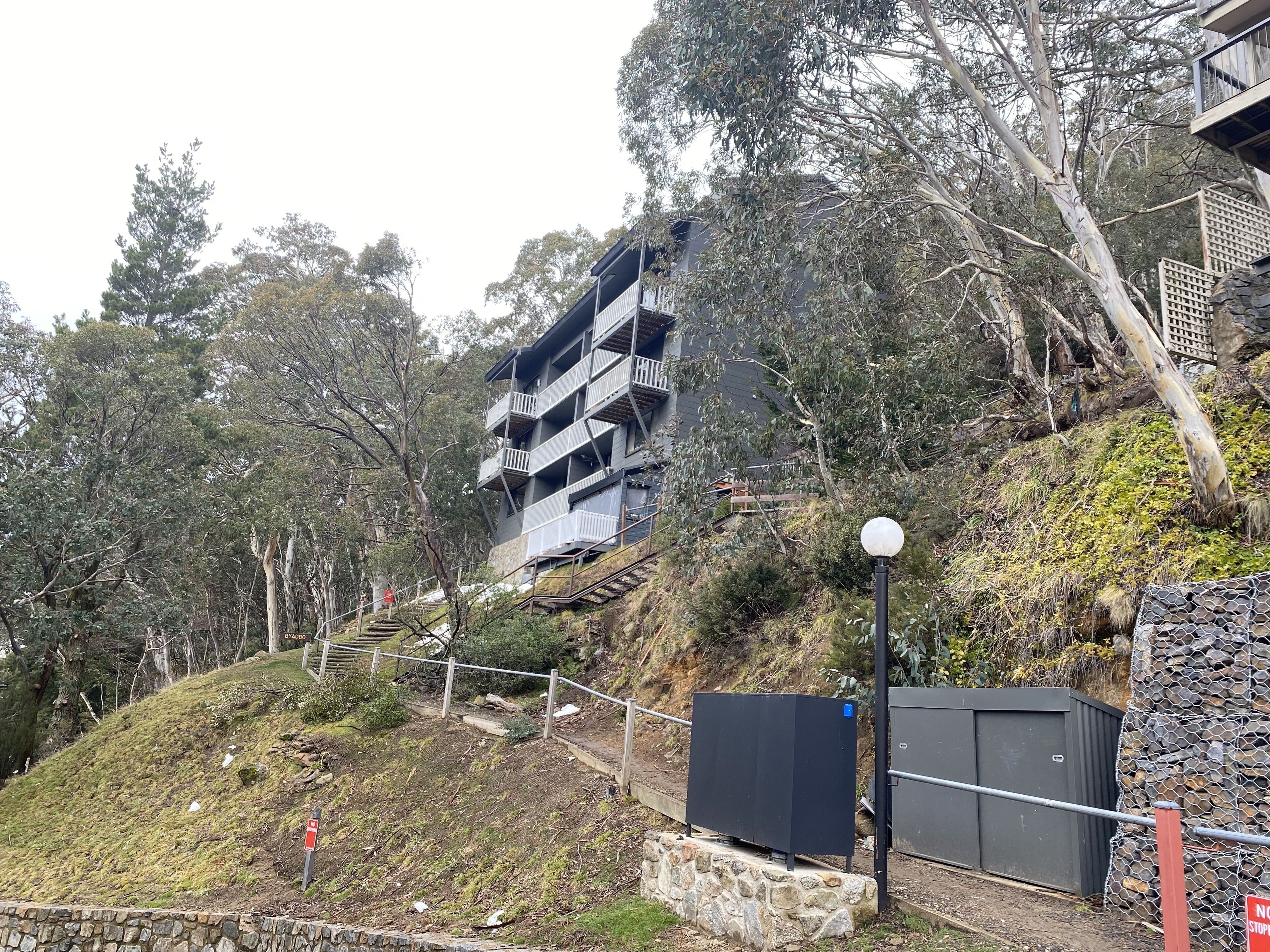 Penthouse two level Apartment with Mountain Views — image 5