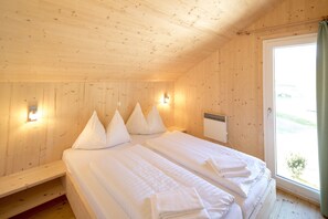 4 bedrooms, free WiFi, bed sheets