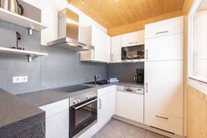 Refrigerador, horno, parrilla de estufa y lavavajillas