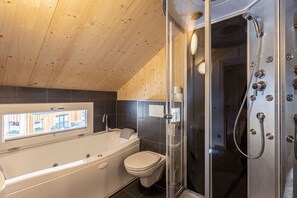 Dusche, Haartrockner, Handtücher