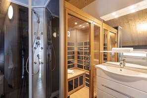 Dusche, Haartrockner, Handtücher