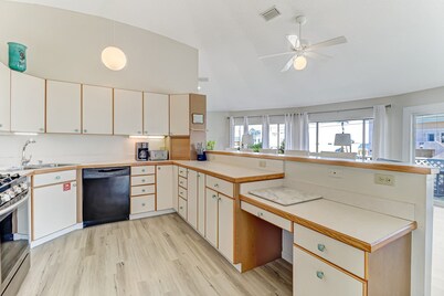 Pet Friendly | Ocean Views | Across the Road from the Beach | The Round House