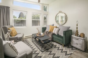 TV, books, offices - Harrison Hideout – Cozy Downtown Getaway (Loveland)