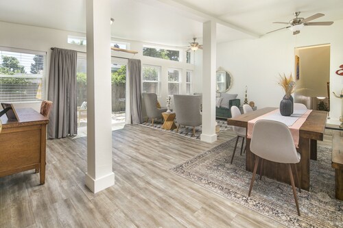 Harrison Hideout – Cozy Downtown Getaway