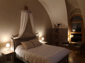 2 Schlafzimmer, Schreibtisch, Bügeleisen/Bügelbrett, Reisekinderbett