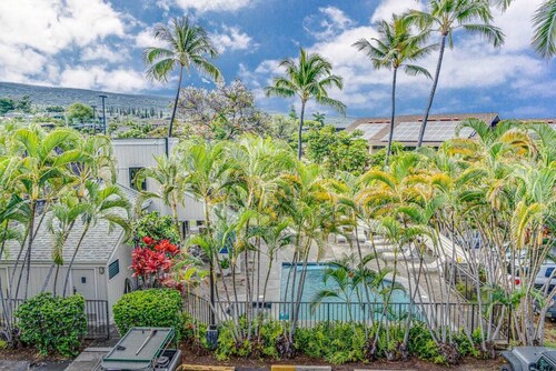 1-Bed Condo in Downtown Kona, 1 block from the Shore!