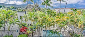 1-Bed Condo in Downtown Kona, 1 block from the Shore!