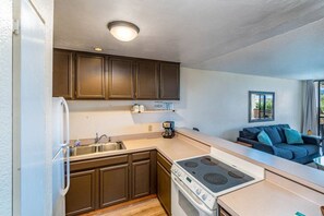 Fridge, microwave, oven, stovetop - Walk to the Beach | Downtown Kona Condo with Pool Access (Kailua-Kona)