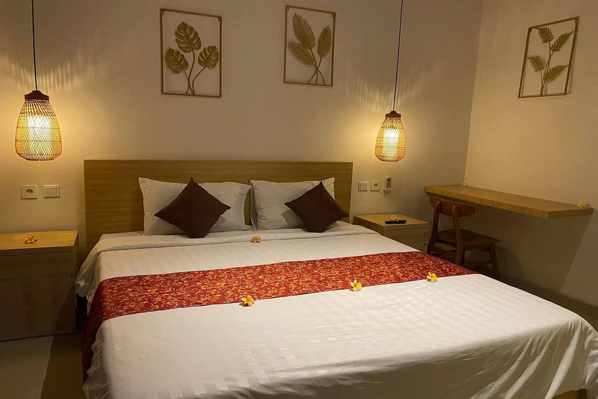 Desk, free WiFi, bed sheets