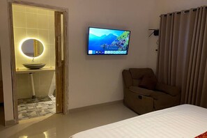 Kamar Deluks | Meja kerja, Wi-Fi gratis, dan seprai linen