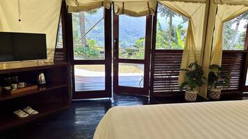 Family Glamping Pangrango | Free WiFi, bed sheets