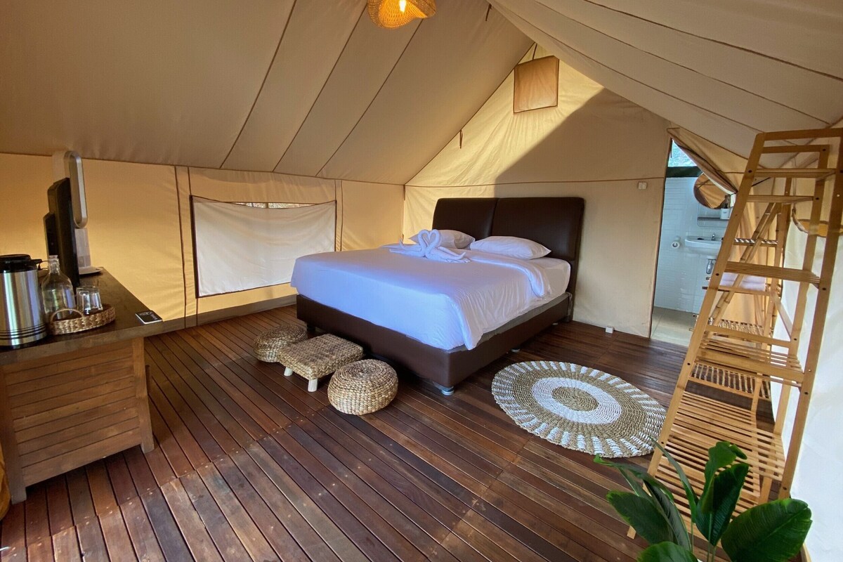 WiFi (free), bed sheets