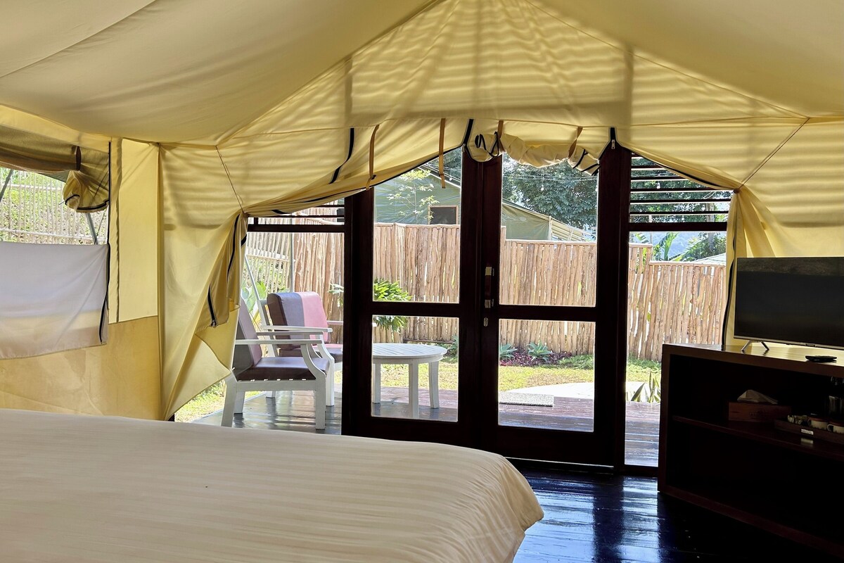 WiFi (free), bed sheets
