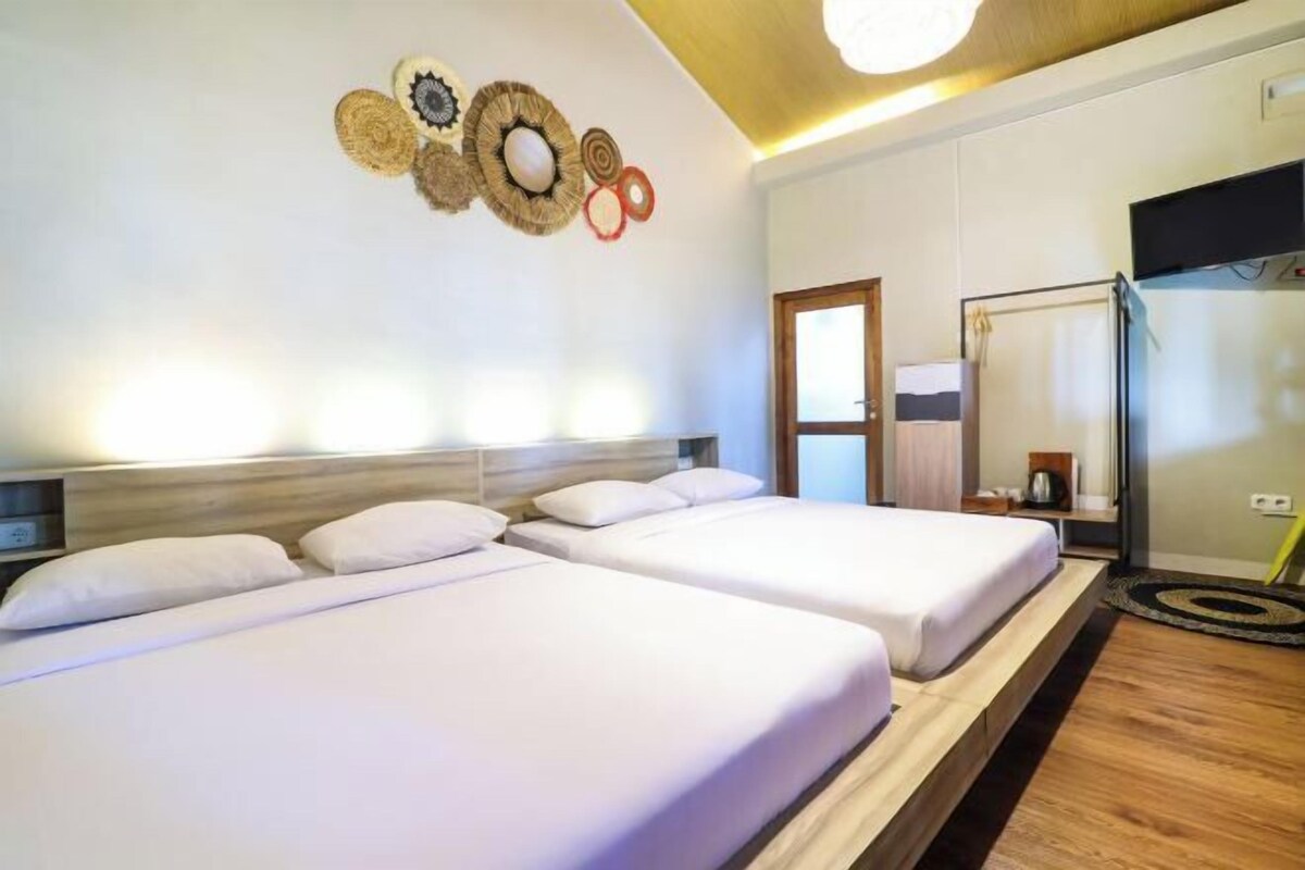 WiFi (free), bed sheets