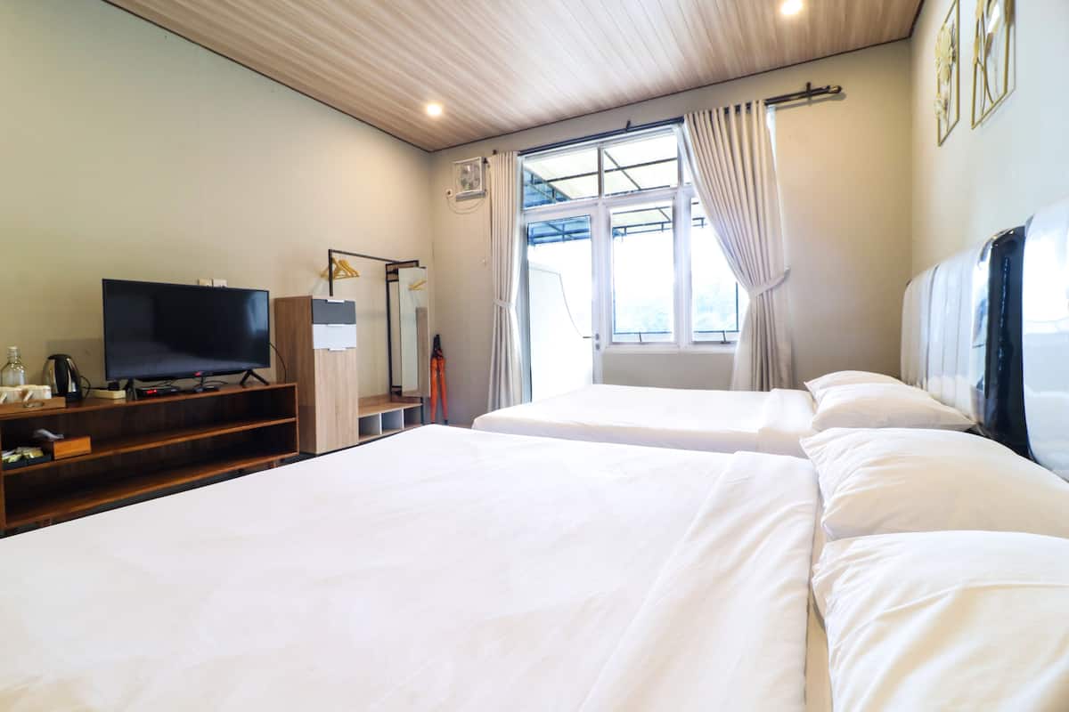 Habitación Deluxe con 1 cama doble o 2 individuales, balcón (Deluxe Twin Room with Balcony) | Escritorio, wifi gratis, ropa de cama