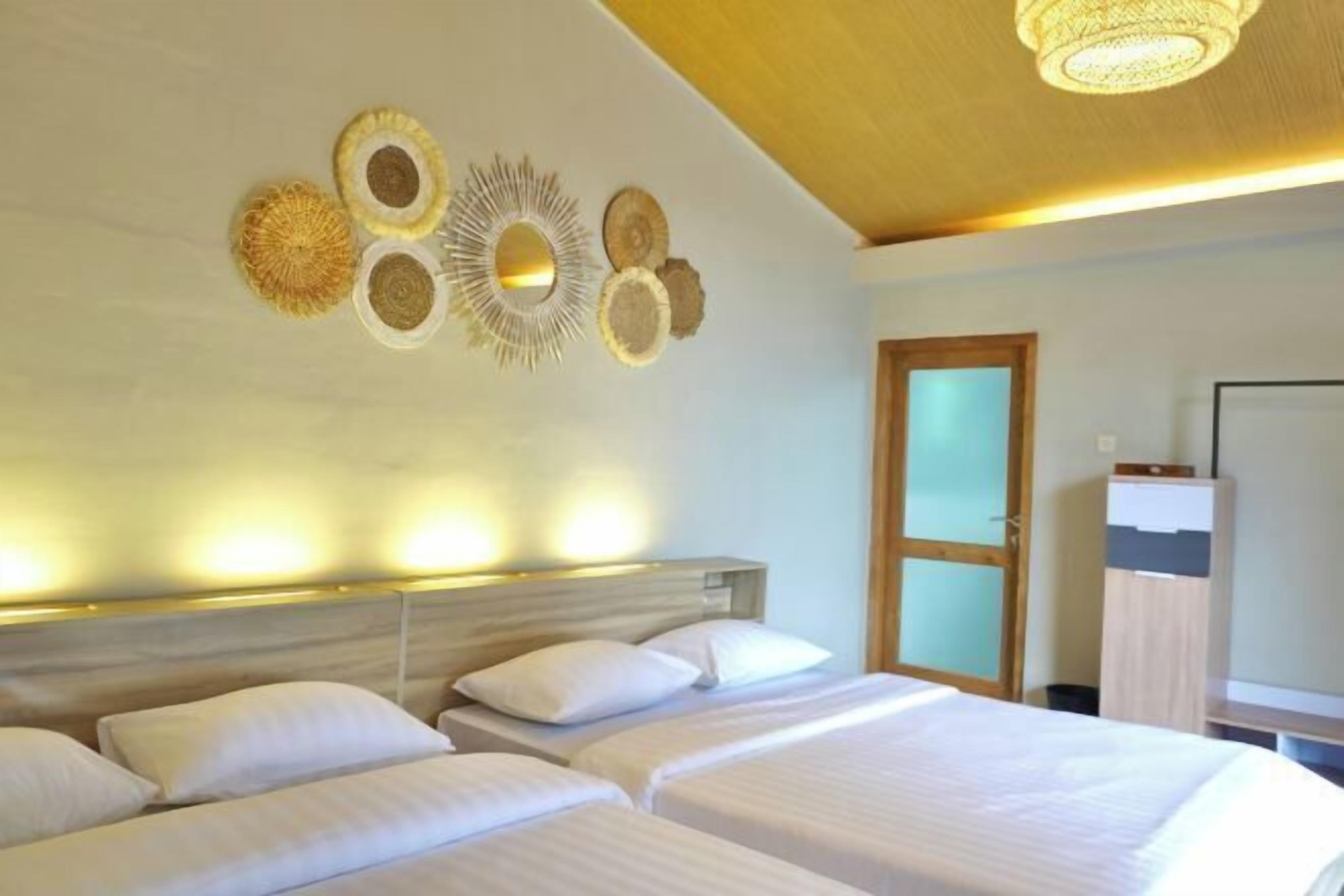 Desk, free WiFi, bed sheets