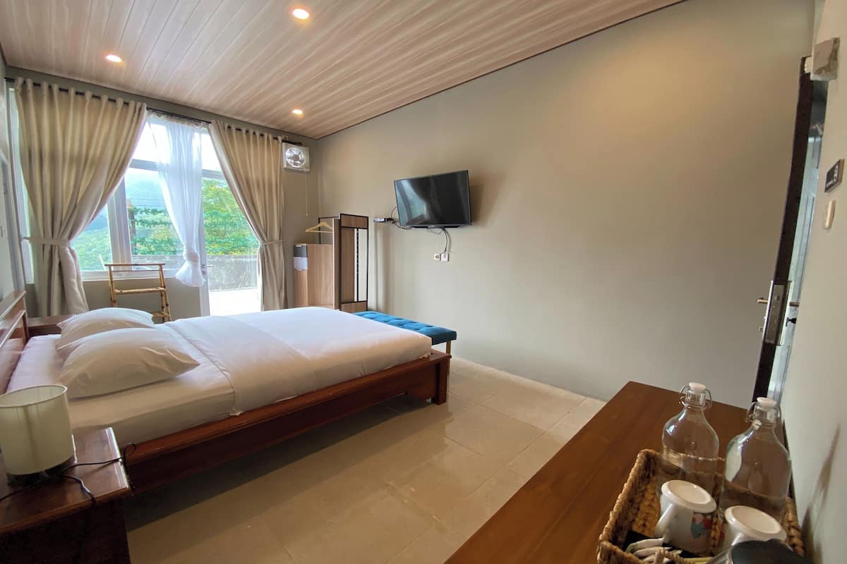 Deluxe Forest View | Free WiFi, bed sheets