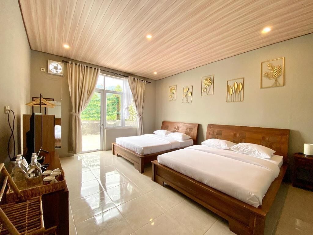 Free WiFi, bed sheets